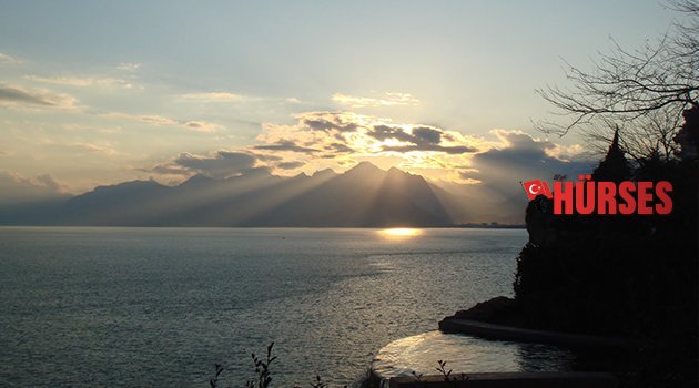 ANTALYA’DA HAVA PARÇALI BULUTLU