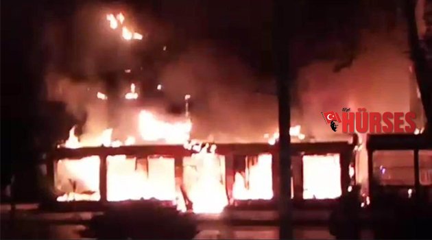 ANTALYA’DA YANGIN, KAFEYİ KÜL ETTİ