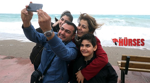 ANTALYA GÜNE YAĞMURLA UYANDI