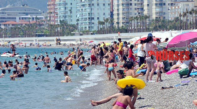 Antalya sahilleri doldu
