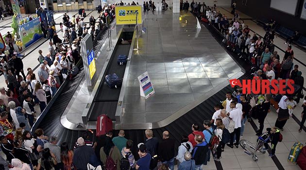 Antalya’ya gökten turist yağdı