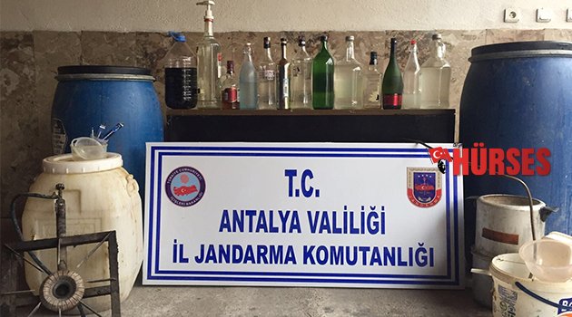 Antalya'da 264 litre kaçak içki ele geçirildi