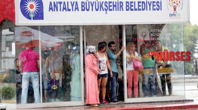 ANTALYA'DA BEKLENMEYEN SAĞANAK