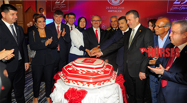 Antalya'da Cumhuriyet Resepsiyonu düzenledi