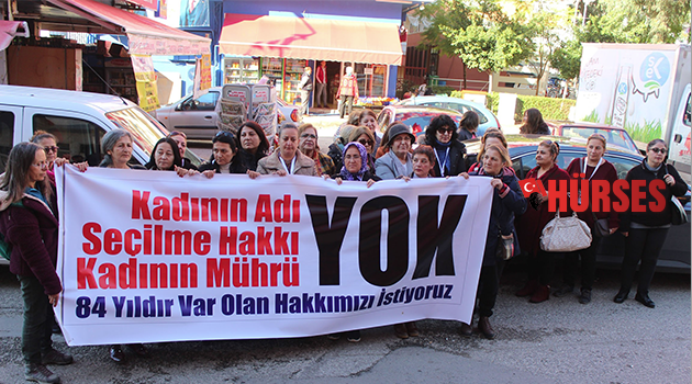 Antalya&#039;da kadınlar CHP önünde toplandı