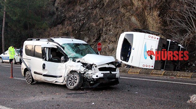 ANTALYA'DA OTEL SERVİSİ KAZA YAPTI: 16 YARALI