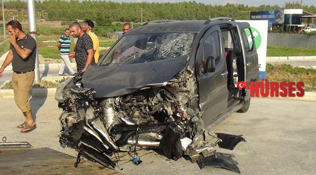 Antalya'da otomobiller çarpıştı: 3 yaralı