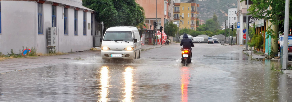 Antalya’da Sağanak Yağış Etkili Oldu