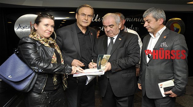 'ANTALYA'NIN KAHYASI' KİTABINI İMZALADI