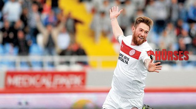 ANTALYASPOR’DAN İMZA ŞOV