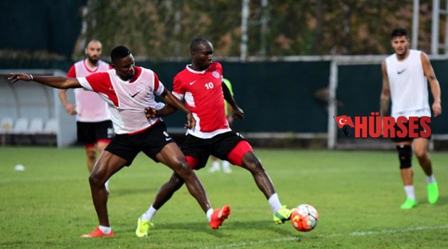ANTALYASPOR'DA TAKTİK ÇALIŞMASI