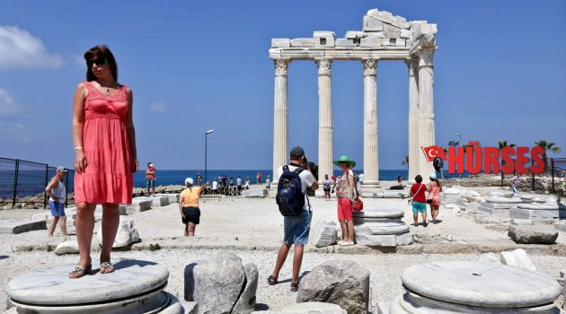 APOLLON TAPINAĞI SUALTI MÜZESİNDE