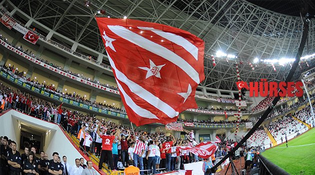 ARENA’DA TARAFTAR ŞOV YAPTI