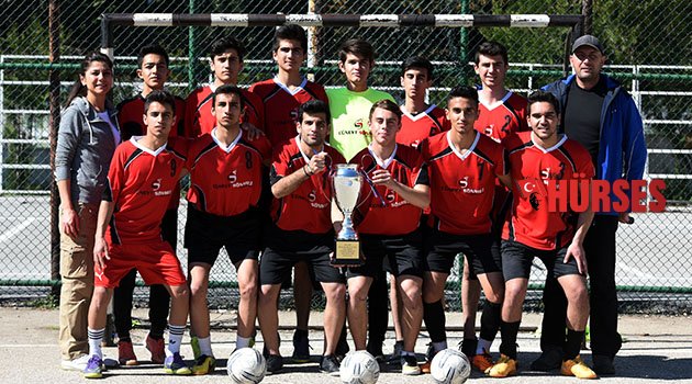 Asfalt zeminden futsal şampiyonluğuna