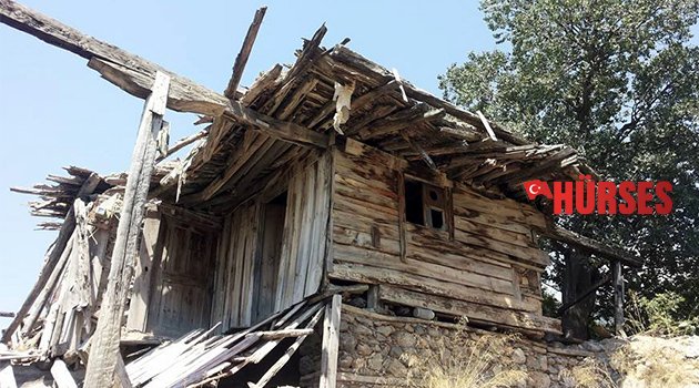 Asırlık evler yok oluyor