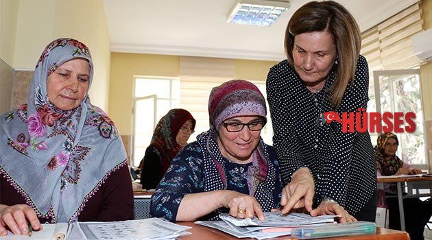 ASMEK’te okuma yazmayı öğreniyorlar