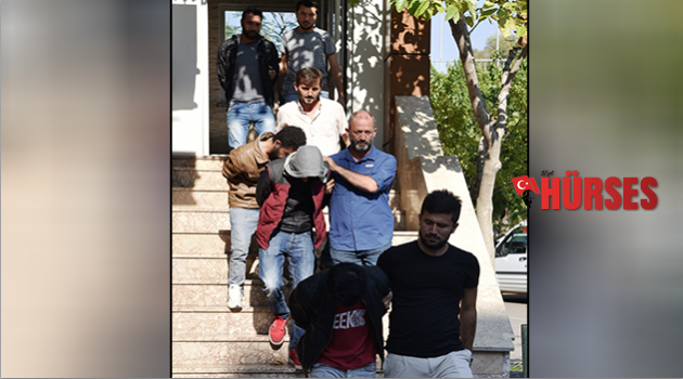 Atatürk büstünü, kırmaya çalışırken yakalandılar