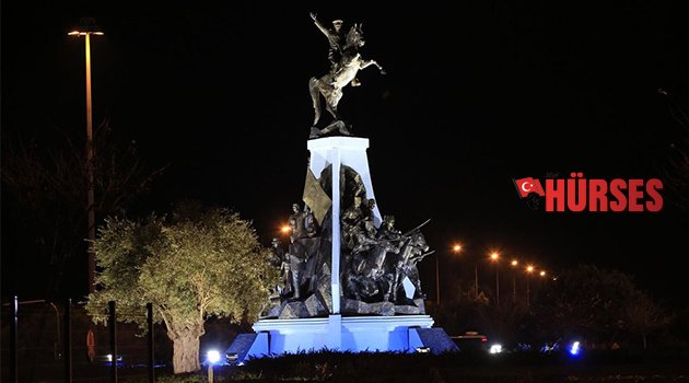Atatürk Heykeli ışıklandırıldı