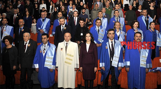 AÜ'DE AKADEMİK TÖREN