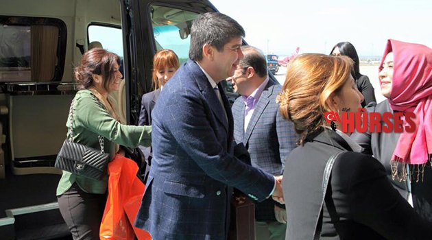 AYAĞININ TOZUYLA ŞANTİYEYE KOŞTU