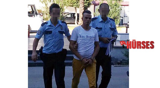 Bahşiş kutusunu çaldı