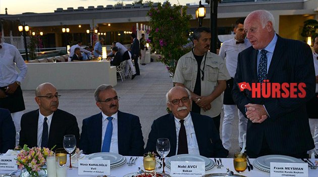 BAKAN AVCI, TURİZMCİLERLE YEMEKTE BULUŞTU