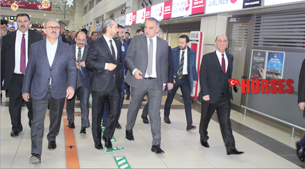 Bakan Ersoy, havalimanını inceledi