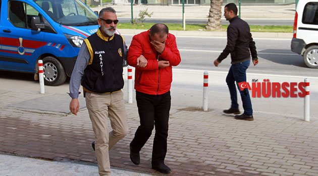 Baltayı taşa vurdu