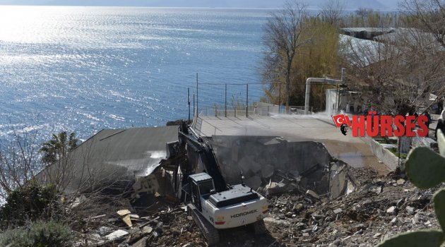 BAMBUS TAMAMEN YIKILDI