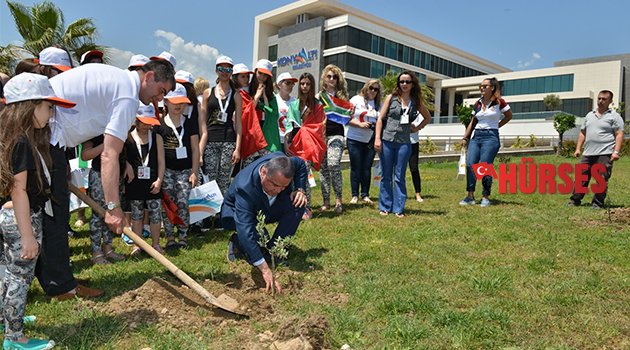 BAŞKAN BÖCEK, ÇOCUKLARLA BULUŞTU