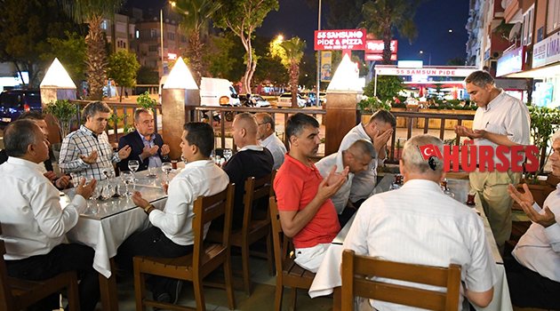 BAŞKAN BÖCEK MUHTARLARLA İFTAR YAPTI