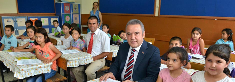 Başkan Böcek Okulları Ziyaret Etti