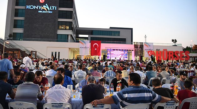 BAŞKAN BÖCEK PERSONELİYLE İFTAR YAPTI