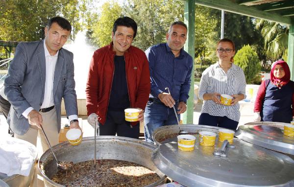 BAŞKAN GENÇ AŞURE DAĞITTI