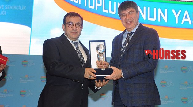 Başkan Türel'e akıllı kent ödülü