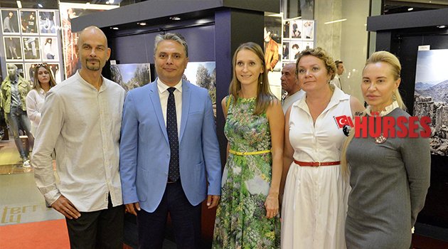 BAŞKAN UYSAL RUSLARIN FOTOĞRAF SERGİSİNİ AÇTI