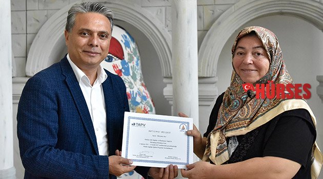 Başkan Uysal'dan kadınlara sertifika