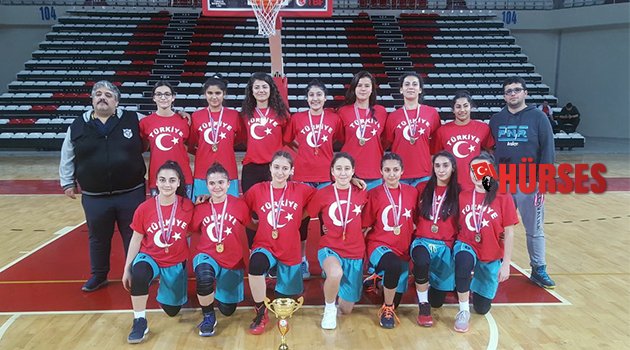 Basketbolcular şehitleri andı