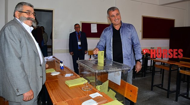 BELEDİYE BAŞKANI SÖZEN OYUNU AİLESİYLE KULLANDI