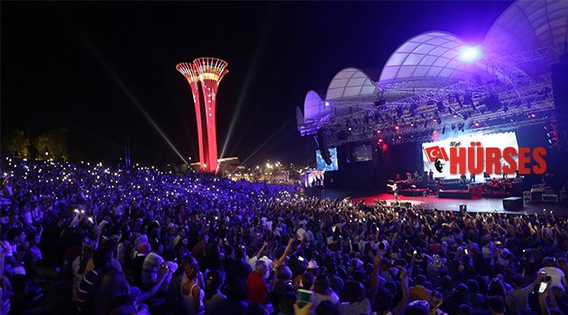 BENGÜ VE BERKAY’DAN ÖZEL EĞLENCE
