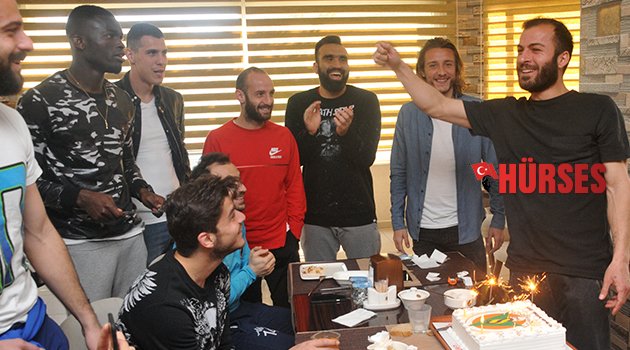 BERKAN EMİR’E SÜRPRİZ KUTLAMA