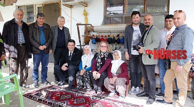 Bieber, Döşemealtı’nda halı dokudu