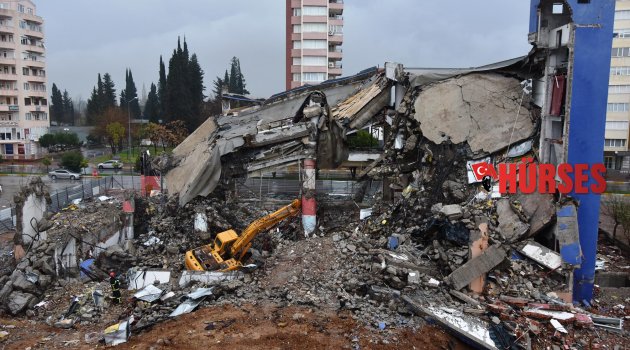BİNA YAĞMURDAN DOLAYI ÇÖKTÜ