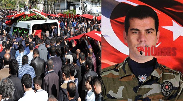 BİRİ ŞAPKASINI TAKTI, DİĞERİ KARANFİL UZATTI