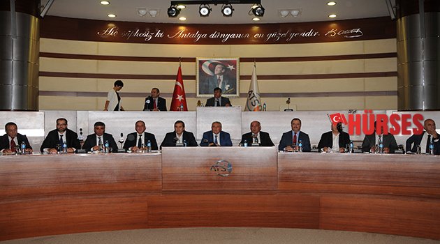 BUDAK, "KONUŞAN DAYAĞI YİYOR"