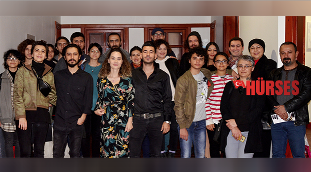 'Burada Bir Yerde' sergisi