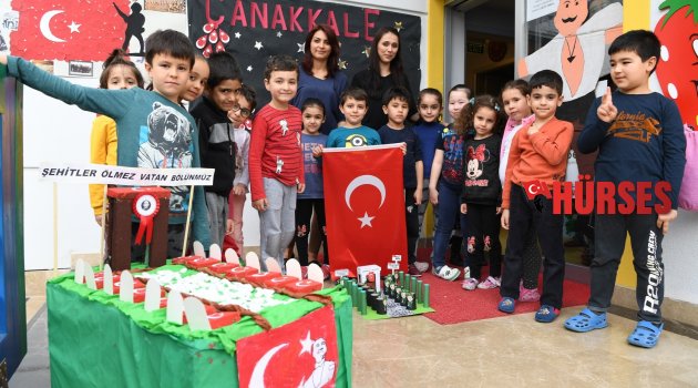 ÇANAKKALE ŞEHİTLERİNİ İZMİR MARŞI’YLA ANDILAR