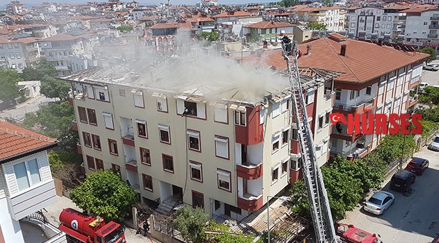 ÇATIDAKİ YANGIN KORKUTTU