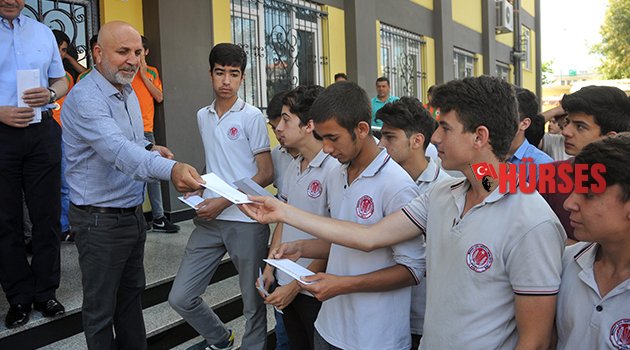ÇAVUŞOĞLU ÖĞRENCİLERE MEKTUP DAĞITTI