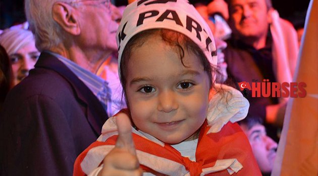 ÇAVUŞOĞLU'NU BÖYLE KARŞILADILAR